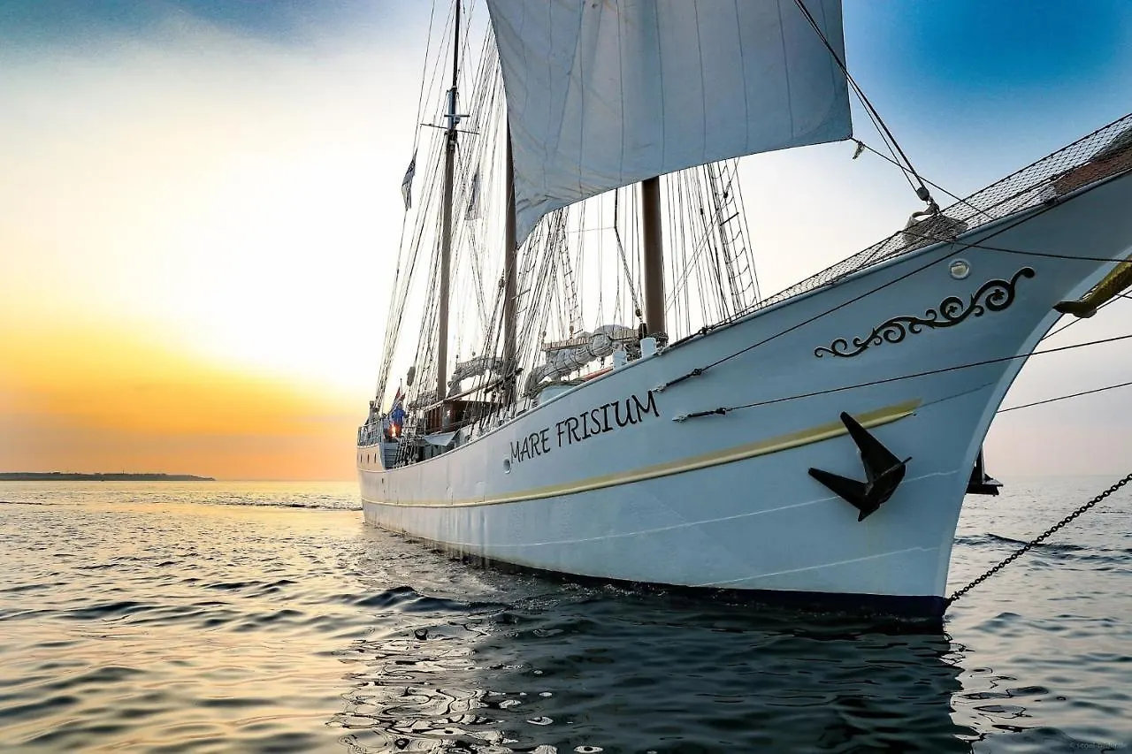Segelschiff Mare Frisium Hotel Hamburg Botel